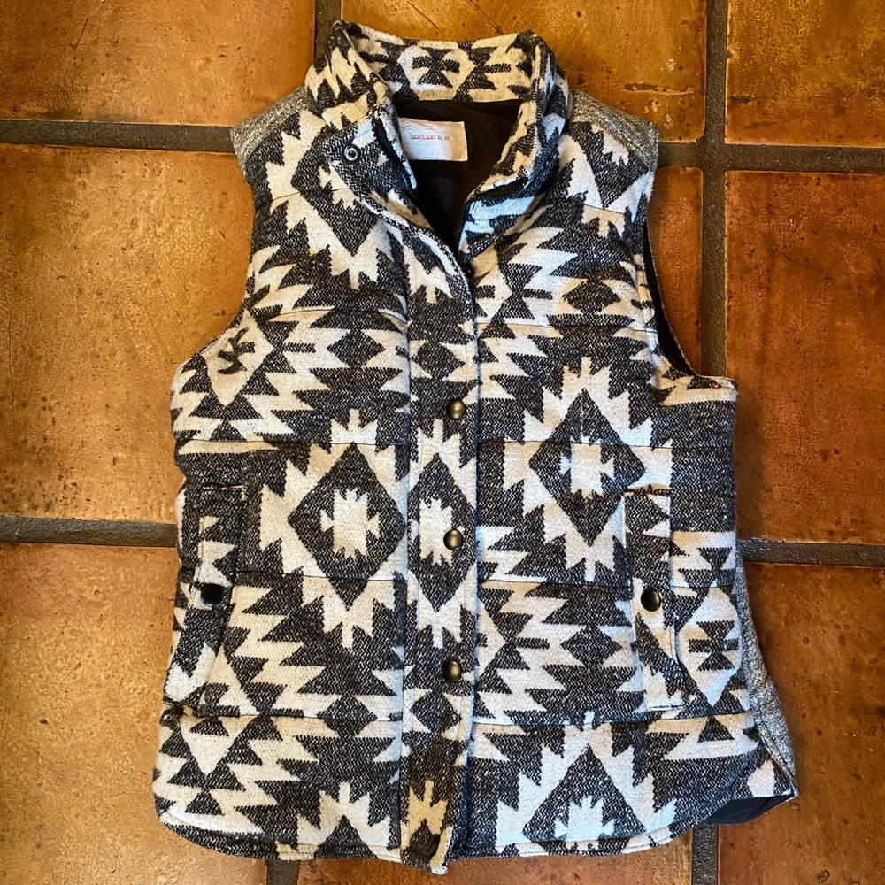 EUC Skies Are Blue Aztec Print Puffer Vest, Size S